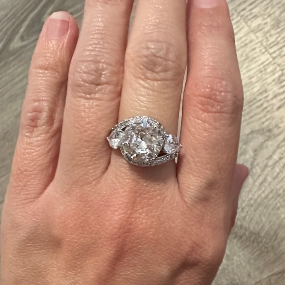 Bomb Party Women’s Set of‎ Seven Pieces of Elegant Necklaces & Rings Size 5 & 6 - Picture 5 of 13